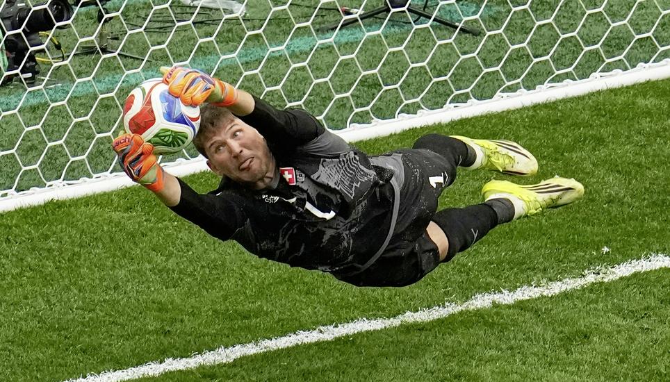Switzerland goalkeeper Gregor Kobel (1) blocks a penalty shot by Colombia's Cucho Hernandez in a shootout during the World Cup round of 16 soccer match in Vancouver, British Columbia, Tuesday, July 7, 2026. (AP Photo/Gregory Bull)