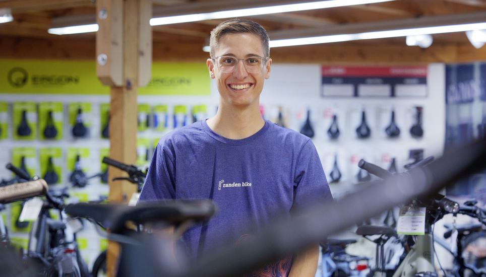 Lorin Engeli, der Gold fï¿ï¾¼r Schaffhausen an den SwissSkills 2025 holte, schliesst nun seine Lehre als Velomech bei Randen Bike in Beringen ab. Fotografiert am Donnerstag, 25. Juni 2026 in Beringen, Schaffhausen. (Enya Dalle Feste / Schaffhauser 