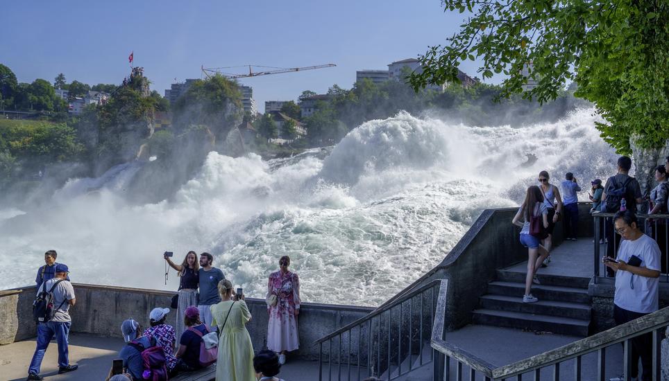 Unterwegs mit Touristen, die den Rheinfall besuchen. Fotografiert am Dienstag, 23. Juni 2026 in Zï¿ï¾¼rich, Marthalen und Dachsen. (Enya Dalle Feste / Schaffhauser Nachricht