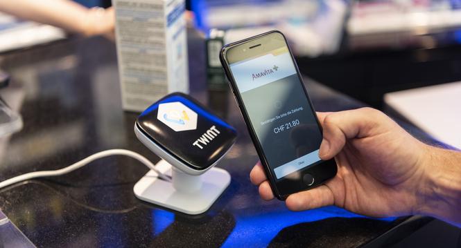 Bezahlung mit der Twint APP via Beacon in der Amavita Apotheke in Bern am 02. Mai 2018. 

