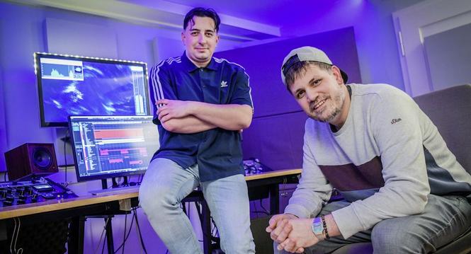 Portrait im Studio von Sympaddic Paddy Portmann und Cyrille Huber, mit Cap, am Freitag, 19. Januar, 2024 (Melanie Duchene / Schaffhauser Nachrichten)