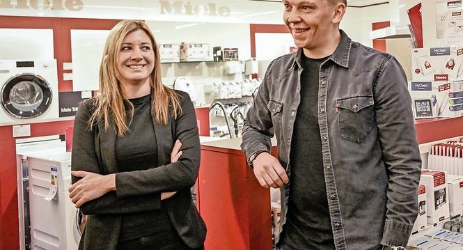 New Generation bei Elektro Laden Iseli und Albrecht, Lara Albrecht und Christian Baumgartner, am Mittwoch, 06. Maerz 2024 (Melanie Duchene / Schaffhauser Nachrichten)