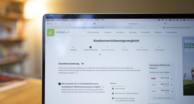 Krankenkassenverleich mit Comparis, fotografiert am Freitag, 30. September 2022 in Bern. (KEYSTONE/Christian Beutler)