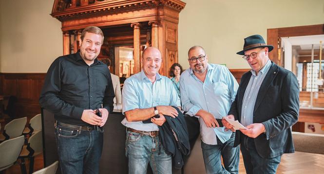 Kantonsratswahlen Stimmung und Impressionen aus der Rathauslaube, vl, Michael Mundt, Mariano Fioretti, Thomas Stamm und Daniel Preisig, am Sonntag, 22. September 2024. (Melanie Duchene / Schaffhauser Nachrichten)