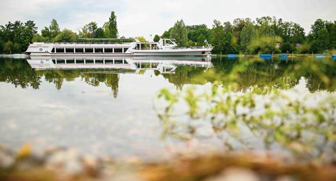 Das Kursschiff der URH fÃ¤hrt den Rhein hoch, am Mittwoch, 16 Juli 2025. (Melanie Duchene / Schaffhauser Nachrichten)