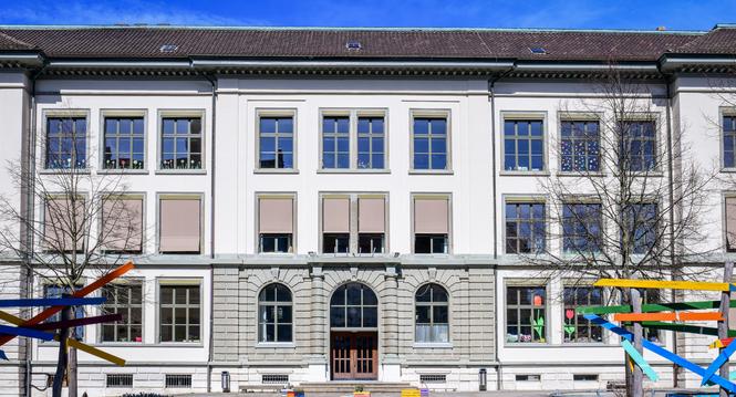 Blick auf das Schulhaus Emmersberg, am Donnerstag, 16. Maerz 2023. (Melanie Duchene / Schaffhauser Nachrichten)