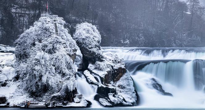 Rheinfall, Donnerstag, 08.01.2026, Neuhausen am Rheinfall (Roger Hofstetter/Schaffhauser Nachrichten)