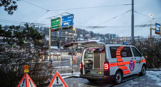 Busunfall mit PKW an Kreuzung Ebnat Fulachstrasse, fotografiert am donnerstag 27. Februar 2020, in Schaffhausen. (Roberta Fele / Schaffhauser Nachrichten)