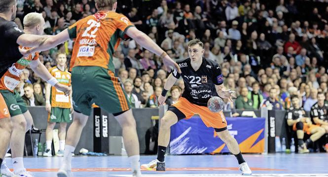 03.03.2026; Hannover; EHF European League - TSV Hannover-Burgdorf -Kadetten Schaffhausen Marian Michalczik (Hannover) Patrik Martinovic (Kadetten Schaffhausen)(Benjamin Faes / freshfocus)  ---------------------------------------------------------------
