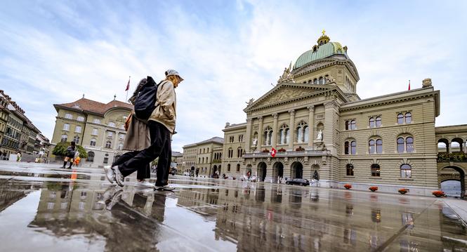 Bundeshaus und Schweizerische Nationalbank, fotografiert am Montag, 08. September 2025, in Bern. (Roberta Fele / Schaffhauser Nachrichten)