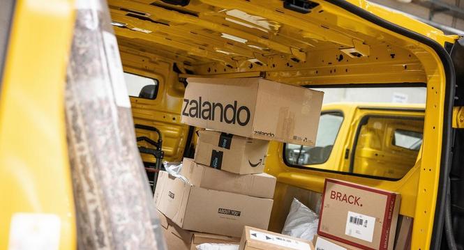 Reportage aus der Annahmestelle Logistik der Post, fotografiert am Mittwoch, 12. November 2025, in Beringen. (Roberta Fele / Schaffhauser Nachrichten)