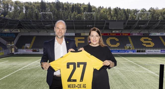 Medienpartnerschaft zwischen dem FCS und der Meier + Cie AG, v.l. Marcus Bingenheimer CEO FCS und Nina Siegrist - CEO Meier + Cie AG, Donnerstag, 23.07.2026, Schaffhausen (Roger Hofstetter/Schaffhauser Nachrichten)