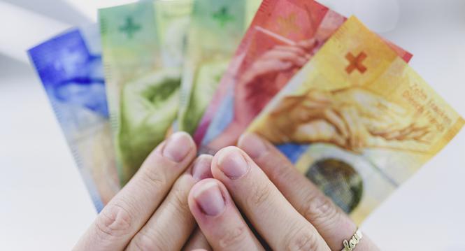 Themenbild Teuerung, Geld und Teurungsausgleich, Geld in einer Kasse mit Muenzen und Noten, am Donnerstag, 17. November, 2022. (Melanie Duchene / Schaffhauser Nachrichten)