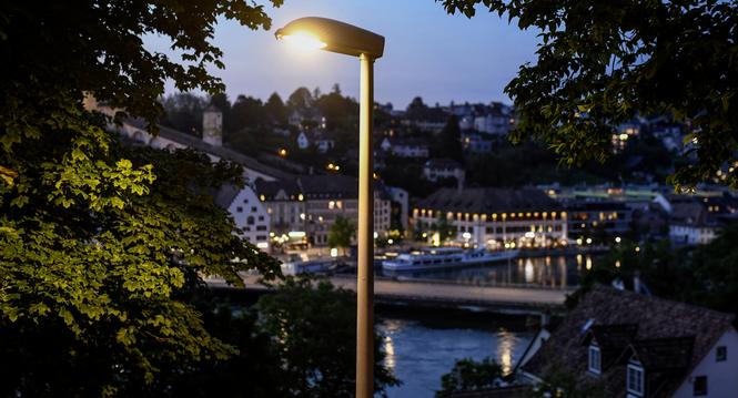 Blick ueber den Rhein von Feuerthalen aus auf den Munot und den Gueterhof, fotografiert anlaesslich der Abstimmung Lichtverschmutzung , am Freitag, 11. Juni, 2021. (Melanie Duchene / Schaffhauser Nachrichten)
