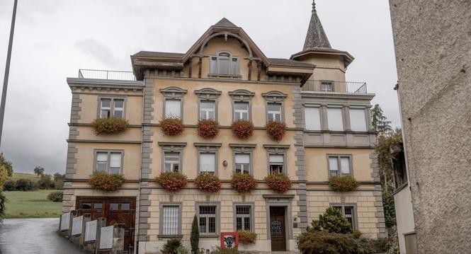 Bilder der Gemeinden fï¿ï¾¼rs Archiv Bild zeigt Verwaltungsgebï¿ï¾¤ude in Schleiteim fotografiert am 03.10.2024, in Schleiteim. (Laurin Werner / Schaffhauser Nachr