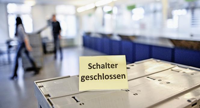 Reportage letzter Tag, Kisten packen und zï¿¯ï¾¿ï¾ï¿¯ï¾¾ï¾¼glen auf dem Strassenverkehrsamt in Schaffhausen, am Donenrstag, 05. Dezember 2024. (Melanie Duchene / Schaffhaus