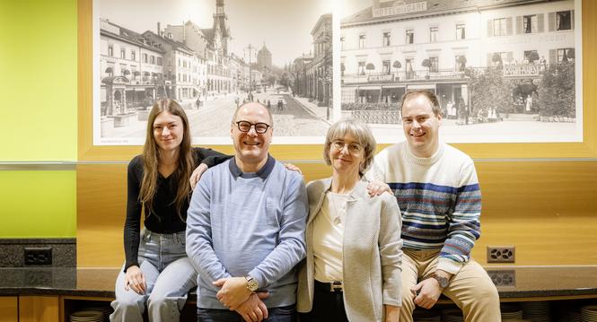 Nach 120 Jahren schliesst das Hotel Bahnhof seine Tore, Arnold Graf, seine Frau Silke Graf und ihre beiden Kinder, waren die Besitzer des Hotel Bahnhof. Fotografiert am Montag, 23. Dezember 2024, in Schaffhausen. (Roberta Fele / Schaffhauser Nachrichten)