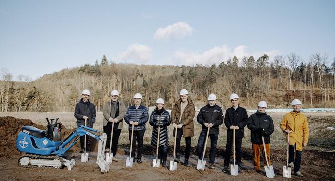 Projekt Waldstadt, im Pantli. Auf der Wiese soll eine neue Siedlung entstehen, Andi Lï¿ï¾¶w, Dominic Meister, Beat Gallmannm Susanne Eigenheer, Roman Kummer, Richard Bruggmann, Peter Neukomm, Florian Keller, Gemi Gonzalez , fotografiert am Freitag,