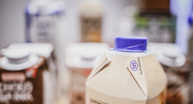 Produkte mit SIG Verschluss und Verpackung, fotografiert an der Medienkonferenz in Zï¿ï¾¼rich, am Dienstag, 25. Februar 2025. (Melanie Duchene / Schaffhauser Nachricht