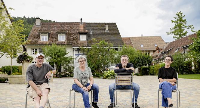 Dorfplatzkino organisiert von Ralph Zï¿ï¾¼llig, Maya Hochstrasser, Markus Graf und Sus Grï¿ï¾¼ninger, vlnr, am Donnerstag, 24 Juli 2025. (Melanie Duchene / Schaffhauser Nachr