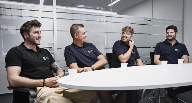 Luca Leu, Brille, Grï¿ï¾¼nder eines jungen Unternehmens im Bereich Immobilienentwicklung in Schleitheim (KWWL), und seine Partner XX, XY und XY, vlnr, im Interview, am Donnerstag, 10 Juli 2025. (Melanie Duchene / Schaffhauser Nachricht
