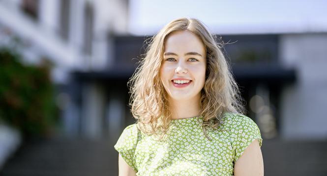 Portrait von Catharina Peyer, Kantiverein, fotografiert bei der Kanti, am Montag, 30 Juni 2025. (Melanie Duchene / Schaffhauser Nachrichten)