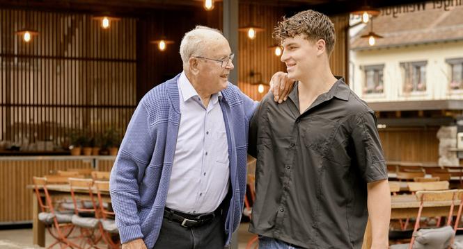 Zu Besuch bei Hedinger Weingut mit Opa Ernst und seinem Enkel Johannes Hedinger, am Montag, 14 Juli 2025. (Melanie Duchene / Schaffhauser Nachrichten)