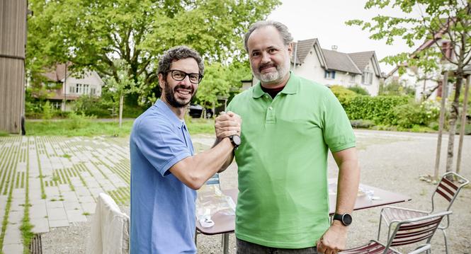 Raphael Krï¿ï¾¤uchi, rechts, und Timo Wï¿ï¾¼rsch werden in das Co Prï¿ï¾¤sidium der GLP gewï¿ï¾¤hlt,, am Mittwoch, 27 August 2025. (Melanie Duchene / Schaffhaus