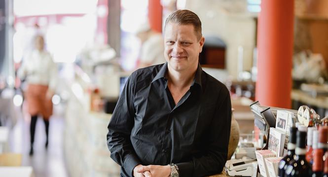 Interview und Portrait von Rudi Bindella Junior der in Schaffhausen das Santa Lucia und die Gerberstube fï¿ï¾¼hrt, am Donnerstag, 07 August 2025. (Melanie Duchene / Schaffhauser Nachricht