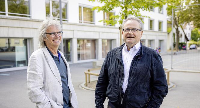 Abstimmungsergebnis Verfï¿ï¾¼ndung in Neuhausen am Kirchacker Schulhaus mit Christian Di Ronco, Andreas Neuenschwander / SVP, Roland Mï¿ï¾¼ller, Arnold Isliker, fotografiert am Sonntag, 28. September 2025, in Neuhausen am Rheinfall. (Roberta