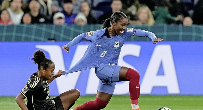France's Grace Geyoro has her shirt pulled back by Jamaica's Atlanta Primus during the Women's World Cup Group F soccer match between France and Jamaica at the Sydney Football Stadium in Sydney, Australia, Sunday, July 23, 2023. (AP Photo/Mark Baker)