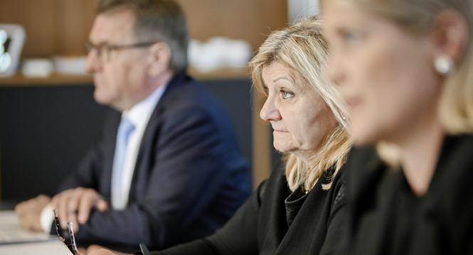 Cornelia Stamm - Hurter prï¿ï¾¤sentiert an der Medienkonferenz die Rechnung 2024, am Dienstag, 08. April 2025. (Melanie Duchene / Schaffhauser Nachricht