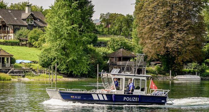 Auf Repo unterwegs mit dem neuen Polizeiboot den Rhein auswï¿ï¾¤rts von Diessenhofen nach Stein am Rhein, am Mittwoch, 27 August 2025. (Melanie Duchene / Schaffhauser Nachricht
