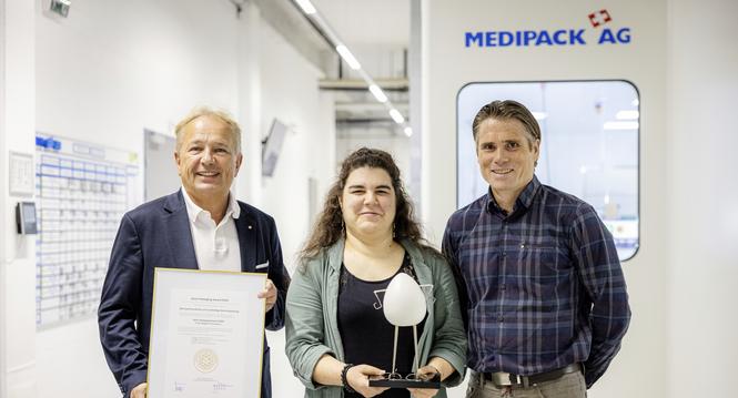 Gewinnt Verpackungspreis fï¿ï¾¼r ihre sterile, mehrschichtige Verpackung von chirurgischen Implantaten, Reto Artusi (CEO), Georg ï¿ï¾sterreicher (Entwickler) und Sara Schnurrenberger (Designerin), fotografiert am Mittwoch, 17. September 202