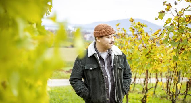 hat sein erstes Album herausgebracht, er ist Musiker, kommt aus Gï¿ï¾¤chlingen und lebt in Winterthur, fotografiert am Dienstag, 30. September 2025, in Gï¿ï¾¤chlingen. (Roberta Fele / Schaffhauser Nachr