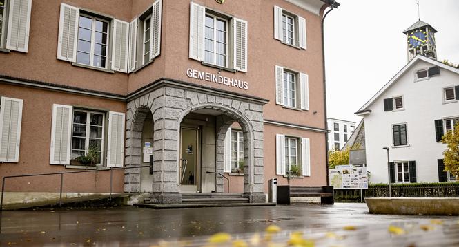 Themenbild Neuhausen zum Budget 2026, Bild zeigt Gemeindehaus, am Dienstag, 21. Oktober 2025. (Melanie Duchene / Schaffhauser Nachrichten)