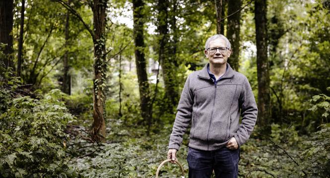 Unterwegs im Wald auf Pilz Suche mit Heinz Weber Pilzexperte, fotografiert am Mittwoch, 24. September 2025, in Schaffhausen. (Roberta Fele / Schaffhauser Nachrichten)