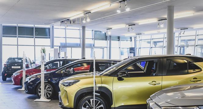 Autos stehen bereit zum Verkauf in der Garage Gasser in Herblingen, am Donnerstag, 24. Maerz, 2022. (Melanie Duchene / Schaffhauser Nachrichten)