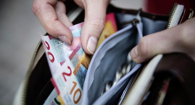 Themenbild zu Geld und Sparen, fotografiert am Donnerstag 10. November 2022, in Schaffhausen. (Roberta Fele / Schaffhauser Nachrichten)