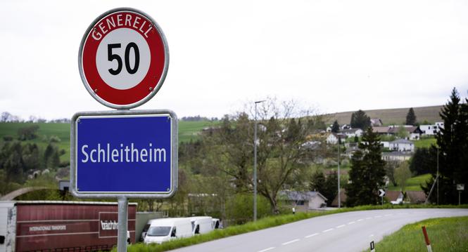 Ortsschild am Eingang von Schleitheim, fotografiert am Montag, 15. April 2024 in Schleitheim (Lea Biedermann / Schaffhauser Nachrichten)