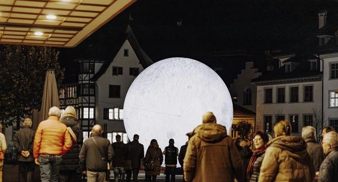Lichtinstallationen quer durch die Altstadt, fotografiert am Dienstag, 28. Oktober 2025, in Schaffhausen. (Roberta Fele / Schaffhauser Nachrichten)