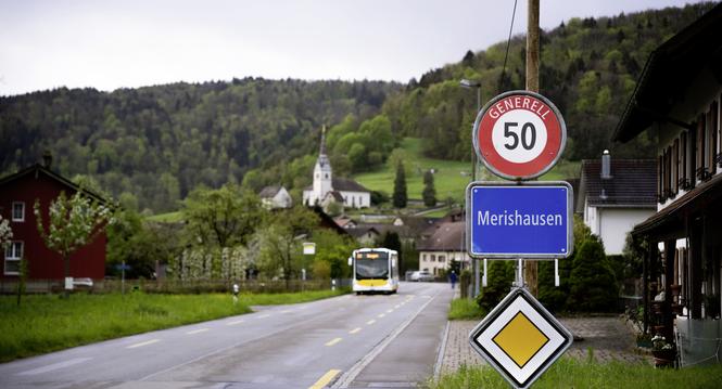 Ortsschild am Eingang von Merishausen, fotografiert am Dienstag, 16. April 2024 in Merishausen (Lea Biedermann / Schaffhauser Nachrichten)