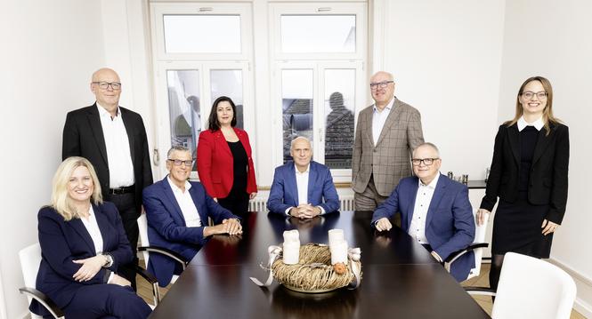 Swiss Asset Management, v.l. Beatrice Heinemann - Frank Feltes - Bernhard Kefer - Daniela Pagliarulo - Thomas Beckenbauer - Jï¿ï¾¼rgen Mï¿ï¾¼ller - Rolf Hummel - Miriam Karaboga, 18.12.2025, Schaffhausen (Roger Hofstetter/Schaffhauser Nachr