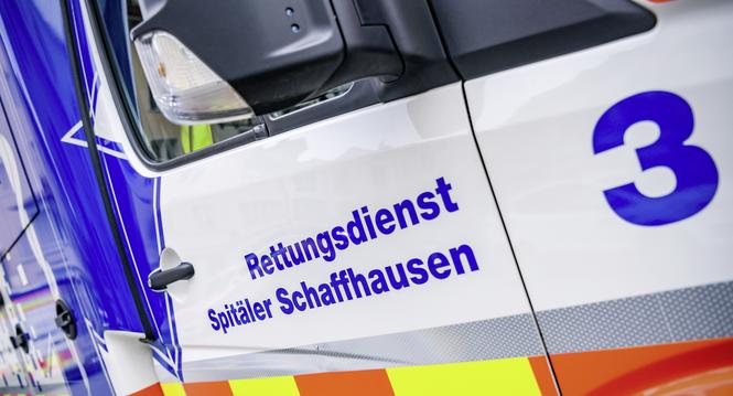 Krankenwagen und Rettungsdienst vor dem Gefaengnis Schaffhausen, am Montag, 26. Februar, 2024 (Melanie Duchene / Schaffhauser Nachrichten)