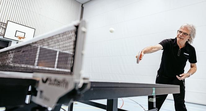 Tischtennis spielen mit Roland Mï¿¯ï¾¿ï¾ï¿¯ï¾¾ï¾¼ller in der Rhyfallhalle, fotografiert am Dienstag, 13. Januar 2026, in Neuhausen am Rheinfall. (Roberta Fele / Schaffhaus