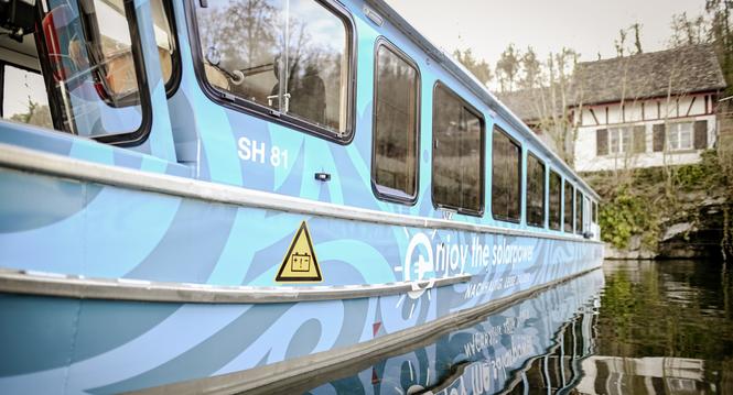 Mï¿ï¾¤ndli Boote hat seit neustem ein Elektroboot fï¿ï¾¼r Fahret zum Rheinfallfelsen und Rundfahrt, Inhaber Thomas Mï¿ï¾¤ndli zeigt das Boot, am Dienstag, 11. Mï¿ï¾¤rz 2025. (Melanie Duchene / Schaffhaus