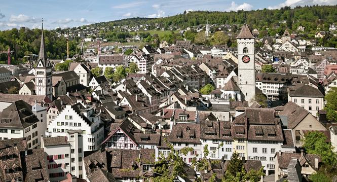 Blick vom Munot auf die Schaffhauser Altstadt, am Dienstag, 22. April 2025. (Melanie Duchene / Schaffhauser Nachrichten)