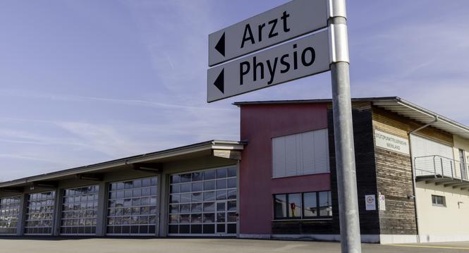 Feuerwehrzentrum Marthalen mit Arztpraxis und Praxis fï¿ï¾¼r Phsyiotherapie im gleichen Gebï¿ï¾¤ude, Donnerstag, 26.02.2026, Marthalen (Roger Hofstetter/Schaffhauser Nachr
