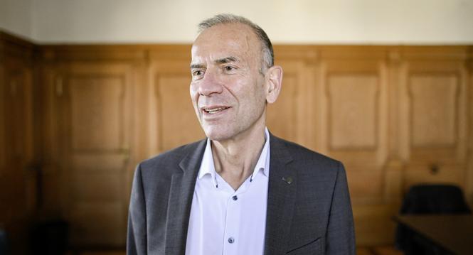 Abstimmungssonntag, Politiker treffen sich fï¿ï¾¼r die Abstimmresultate im Regierungsgebï¿ï¾¤ude, im Bild Hannes Germann , am Sonntag, 09. Februar 2025. (Melanie Duchene / Schaffhauser Nachr