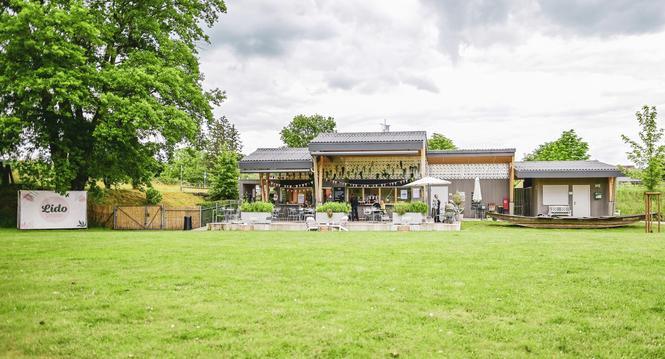 Impressionen des hohen Wasserstand am Rhein, Bild zeigt Lido Buesingen ,  am Mittwoch, 12. Juni 2024. (Melanie Duchene / Schaffhauser Nachrichten)